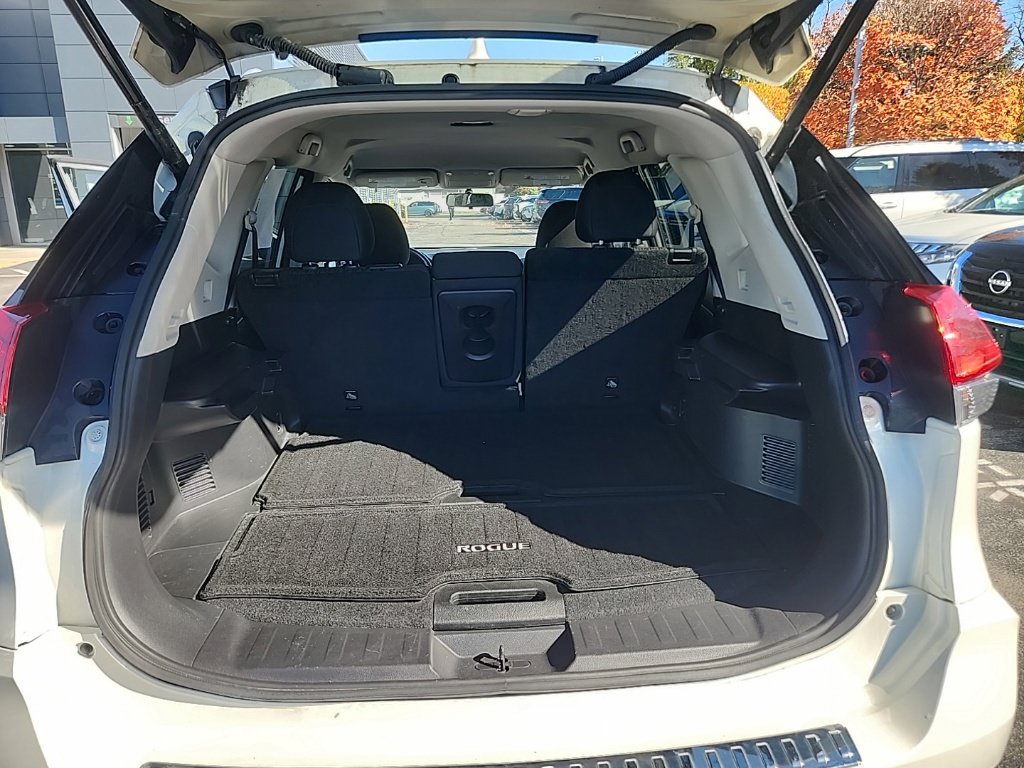 Used 2018 Nissan Rogue SV AWD/4WD image 26