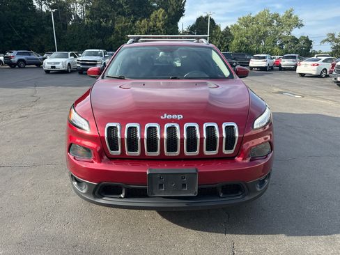 Used 2016 Jeep Cherokee Latitude w/ Cold Weather Group AWD/4WD image 8