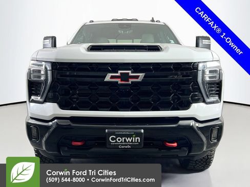 Used 2024 Chevrolet Silverado 2500 ZR2 w/ Technology Package AWD/4WD image 4