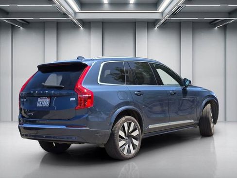 Used 2023 Volvo XC90 T8 Ultimate w/ Lounge Package AWD/4WD image 4