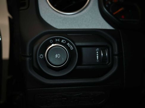 Used 2025 Jeep Wrangler Unlimited Sahara AWD/4WD image 17