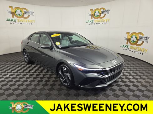 Used 2025 Hyundai Elantra Limited FWD image 1