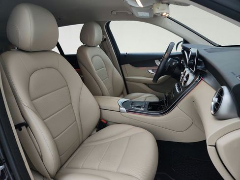 Used 2020 Mercedes-Benz GLC 300 image 29