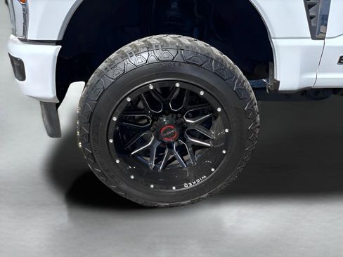 Used 2024 Ford F350 XLT AWD/4WD image 9