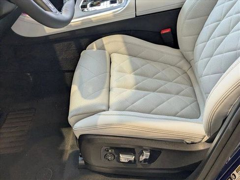 Used 2025 BMW X5 xDrive40i image 4