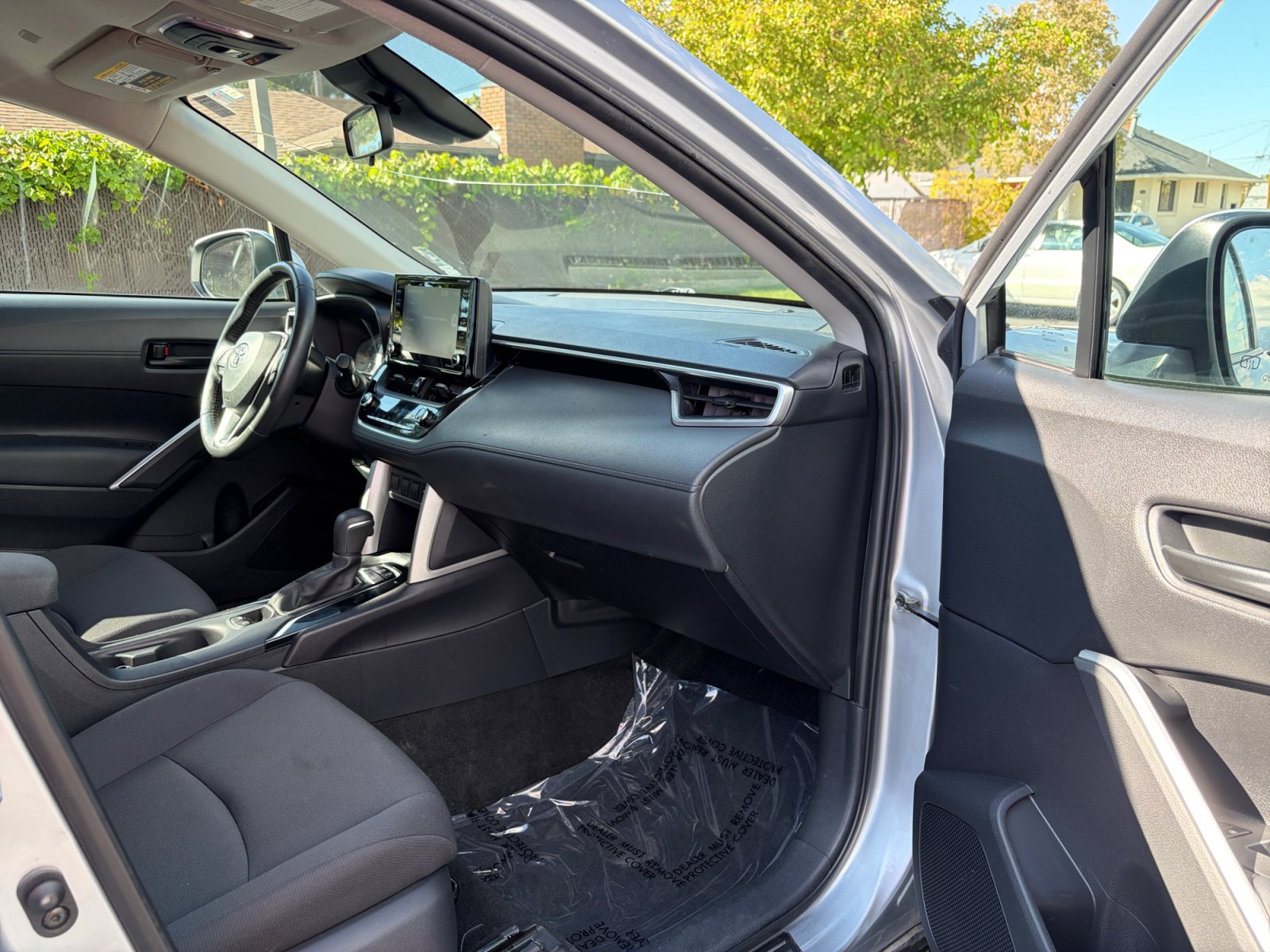 Used 2022 Toyota Corolla Cross LE AWD/4WD image 27