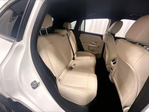 Used 2025 Mercedes-Benz GLA 250 4MATIC image 16
