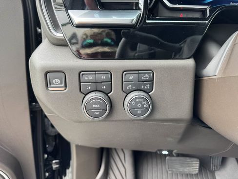 Used 2026 Chevrolet Silverado 1500 LTZ AWD/4WD image 17