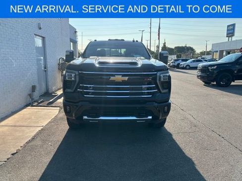 Used 2024 Chevrolet Silverado 2500 LTZ w/ LTZ Plus Package AWD/4WD image 3