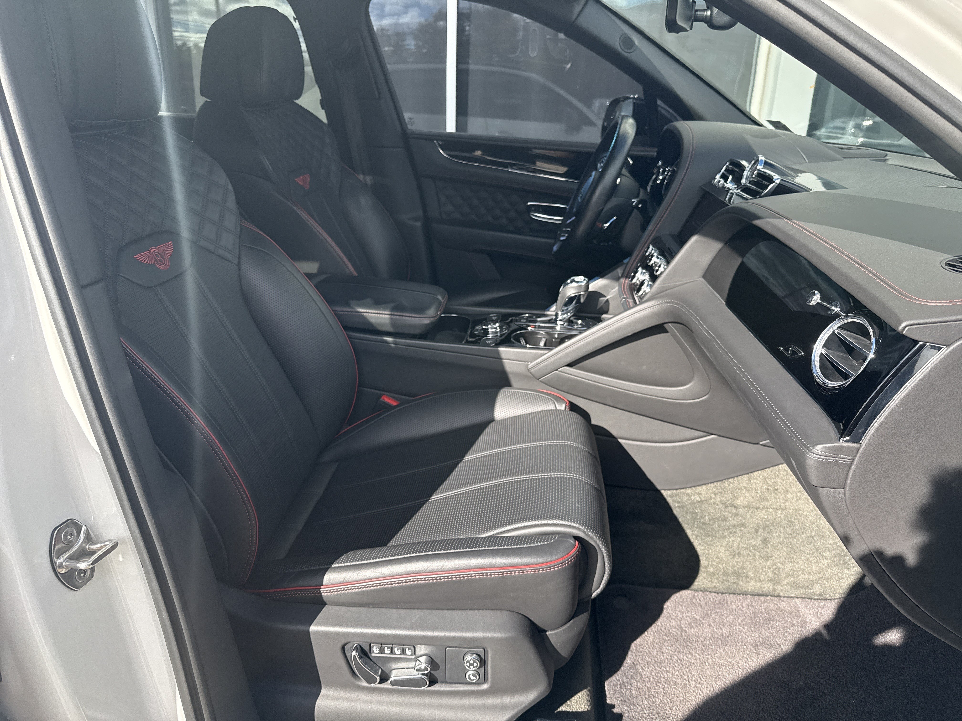 Used 2022 Bentley Bentayga AWD/4WD image 6