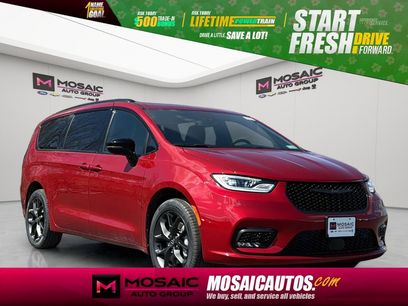 New 2026 Chrysler Pacifica Select