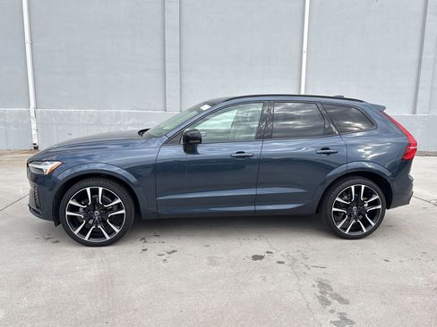 Certified 2023 Volvo XC60 B5 Ultimate w/ Climate Package image 2