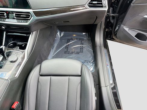 Used 2022 BMW 330i Sedan w/ M Sport Package image 17