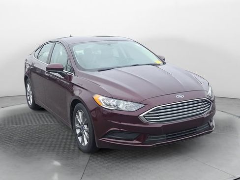 Used 2017 Ford Fusion SE w/ Fusion SE Technology Package FWD image 7