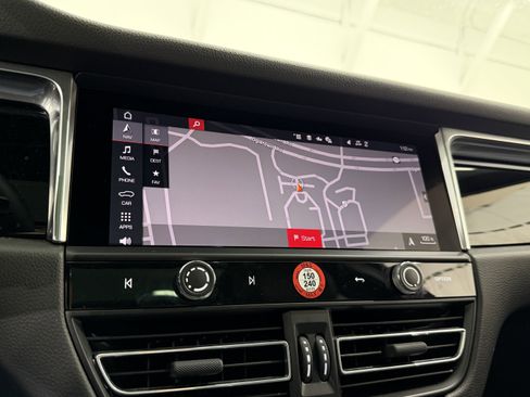 Certified 2025 Porsche Macan image 42