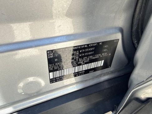 Used 2023 Toyota RAV4 LE AWD/4WD image 28
