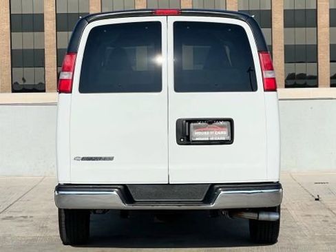 Used 2017 Chevrolet Express 2500 LT w/ LT Preferred Equipment Group image 8