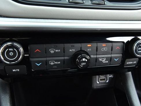 Used 2025 Jeep Compass Limited AWD/4WD image 15