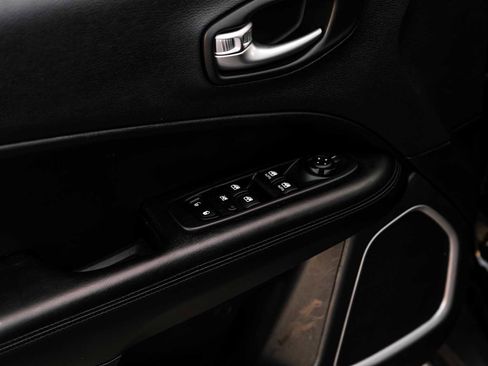 Used 2019 Jeep Compass Altitude image 40