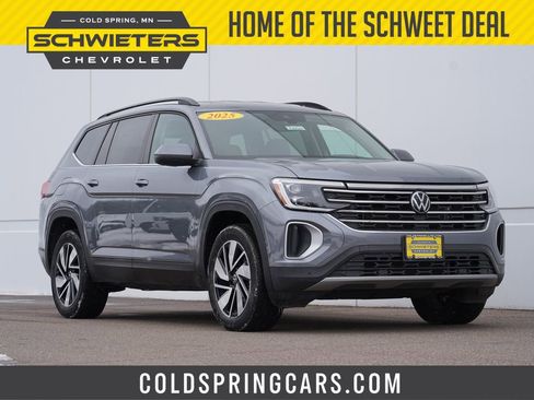 Used 2025 Volkswagen Atlas SE image 1