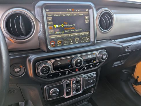 Used 2021 Jeep Gladiator Sport AWD/4WD image 15