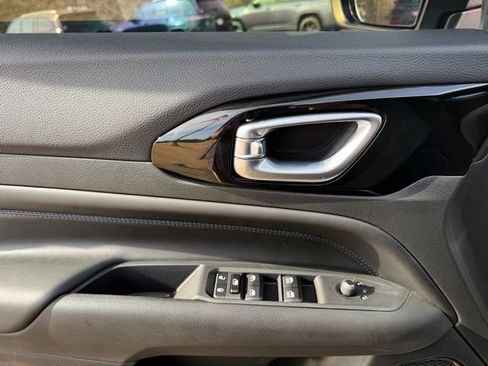 New 2026 Jeep Compass Latitude AWD/4WD image 15