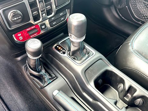 Used 2022 Jeep Wrangler Unlimited Rubicon 4xe w/ Cold Weather Group AWD/4WD image 36