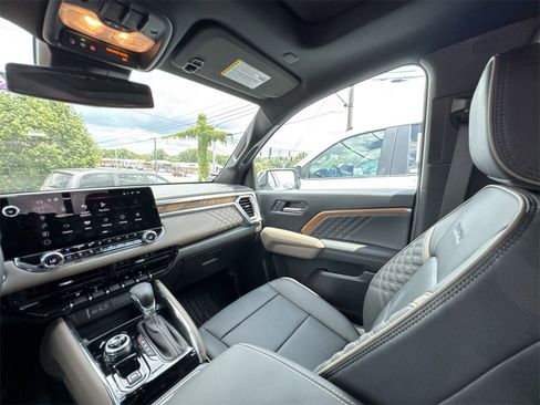 New 2025 GMC Canyon Denali image 11