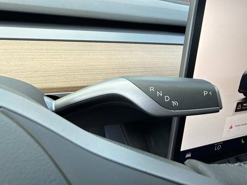 Used 2024 Tesla Model Y Long Range image 40