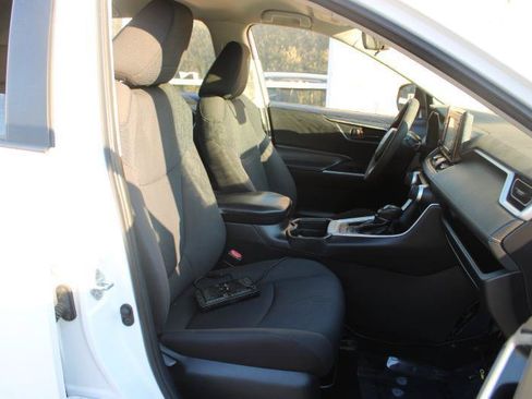 Used 2020 Toyota RAV4 LE FWD image 10