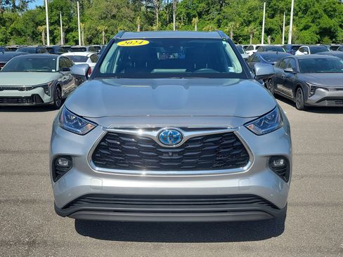 Used 2024 Toyota Highlander Limited AWD/4WD image 2