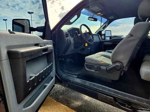 Used 2015 Ford F250 XLT w/ XLT Premium Package image 9
