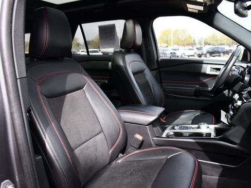 Used 2023 Ford Explorer ST-Line AWD/4WD image 16