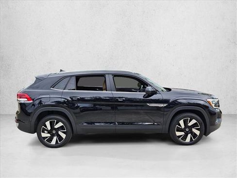 Used 2024 Volkswagen Atlas Cross Sport SE w/ Panoramic Sunroof Package FWD image 4