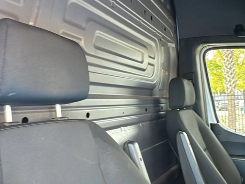 Used 2021 Freightliner Sprinter 2500 RWD image 9