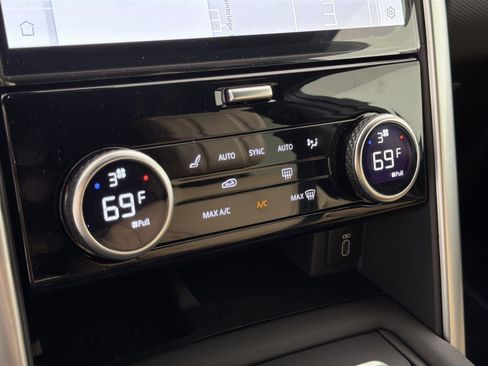 New 2026 Land Rover Discovery Limited Edition image 16