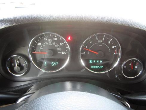 Used 2015 Jeep Wrangler Unlimited Sahara image 21