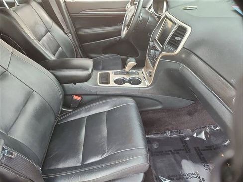 Used 2017 Jeep Grand Cherokee Limited RWD image 28