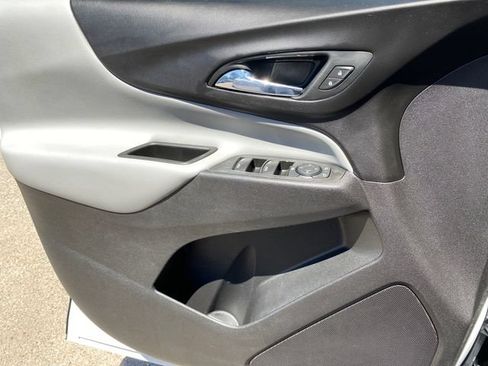 Used 2020 Chevrolet Equinox LS FWD image 13