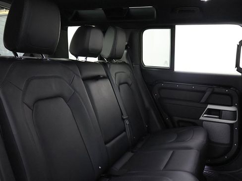 Used 2024 Land Rover Defender 110 SE image 34