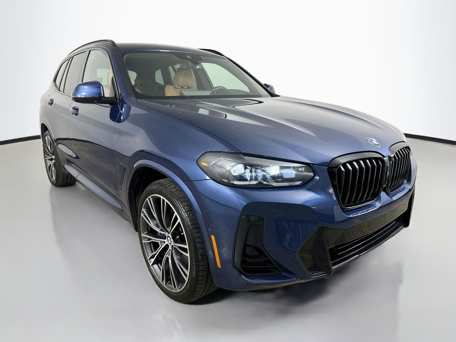 Used 2023 BMW X3 xDrive30i w/ M Sport Package AWD/4WD image 3