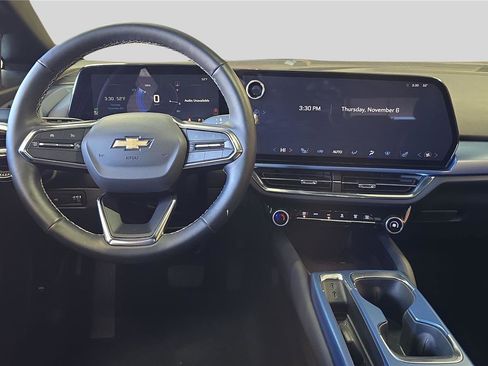 Used 2025 Chevrolet Equinox EV LT w/ Convenience Package image 9