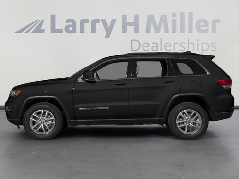 Used 2017 Jeep Grand Cherokee Laredo w/ Quick Order Package 23E AWD/4WD image 3