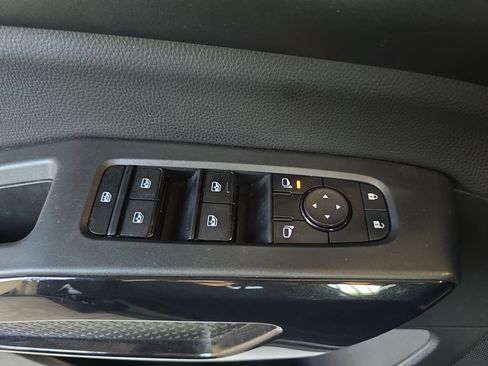 Used 2024 Nissan Pathfinder S AWD/4WD image 28