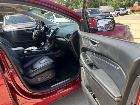 Used 2017 Ford Edge Titanium FWD image 32