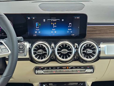 New 2026 Mercedes-Benz GLB 250 4MATIC image 35
