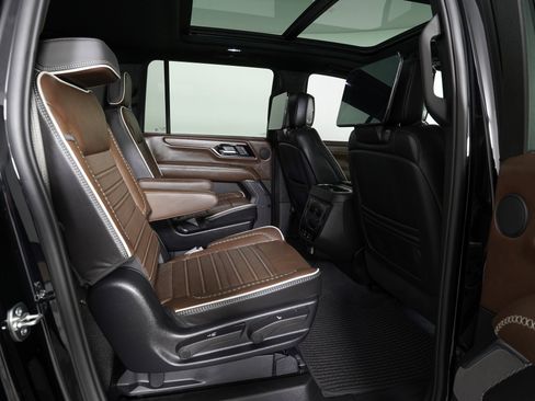 Used 2025 GMC Yukon XL Denali Ultimate image 10