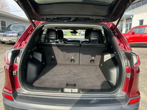 Used 2019 Jeep Cherokee Limited image 24