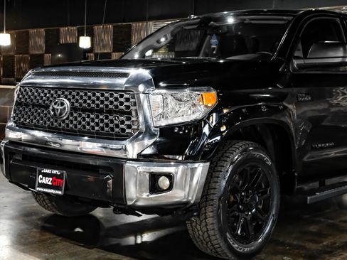 Used 2019 Toyota Tundra SR5 w/ SR5 Upgrade Package AWD/4WD image 9