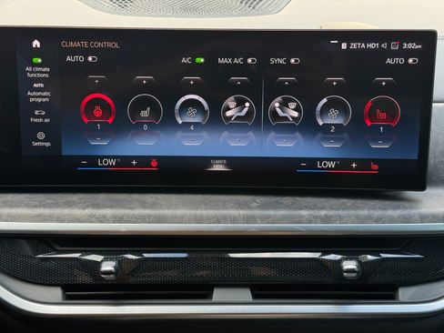 Used 2023 BMW X7 xDrive40i w/ M Sport Package AWD/4WD image 26